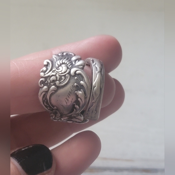 Vintage | Spoon Ring | Mama | Silverplate | Size 8 - Picture 7 of 10